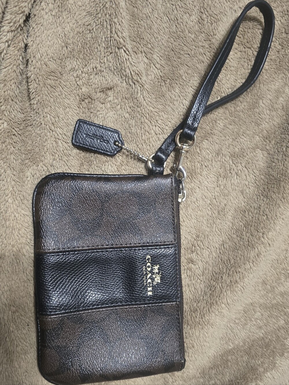 👛 COACH New York Brown Leather Corner Zip Wristlet - Signature Print